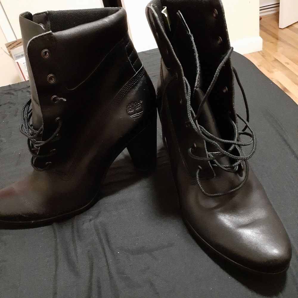 Womens timberland boots size 9